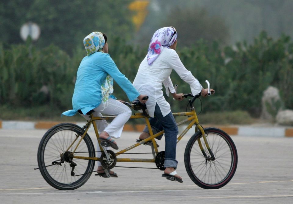 Femme velo sans selle