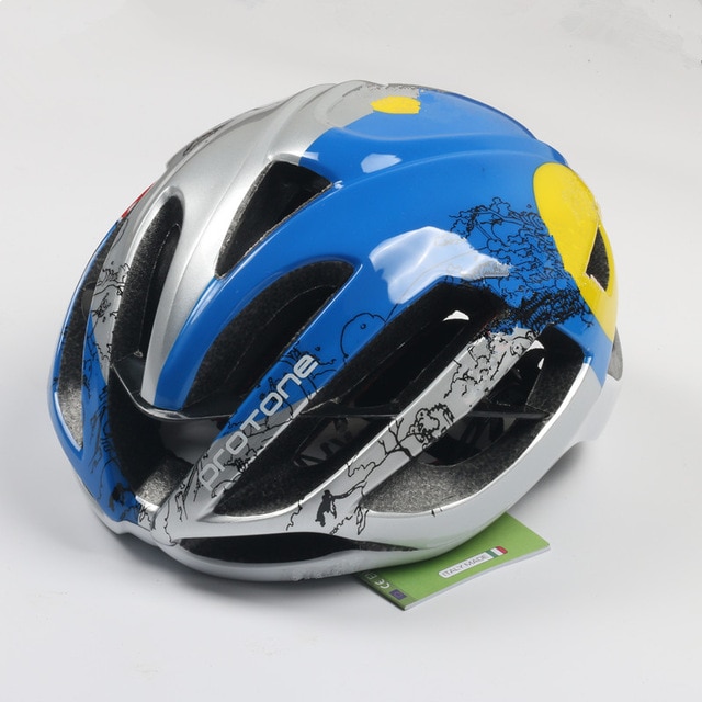 Casque vélo redbull
