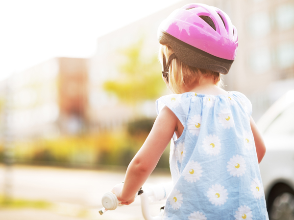Port du casque en vélo maternelle