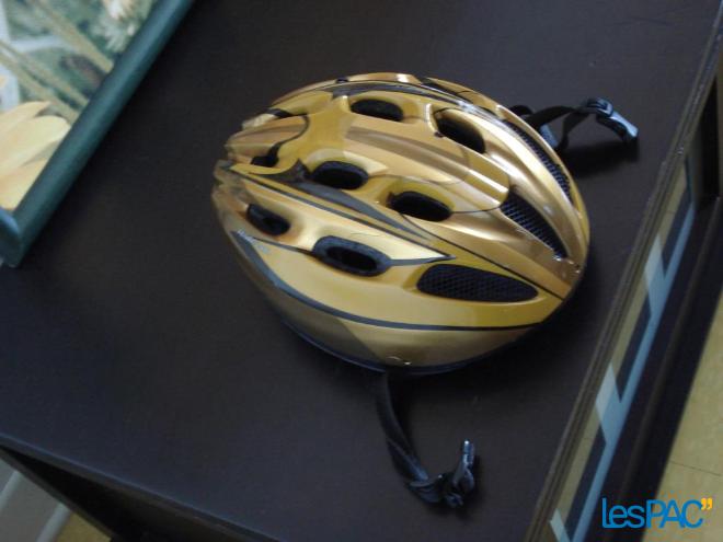 Casque de vélo usagé