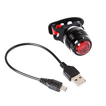 Lumière avant et arrière sur casque vélo