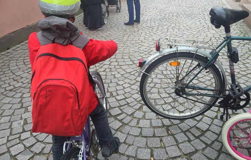 Port du casque vélo enfant