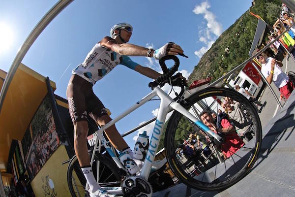 Casque velo route ag2r