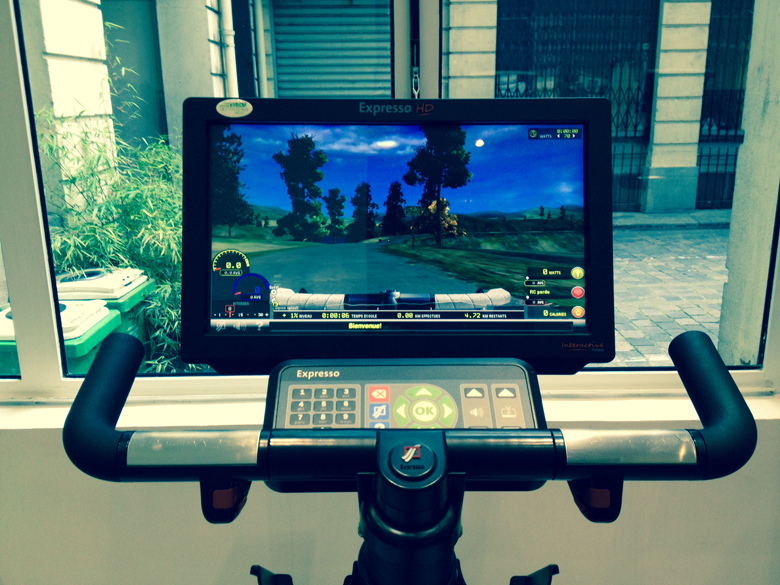 Velo d appartement avec ecran