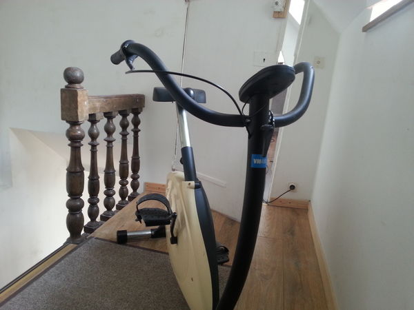 Vélo d appartement domyos vm 400