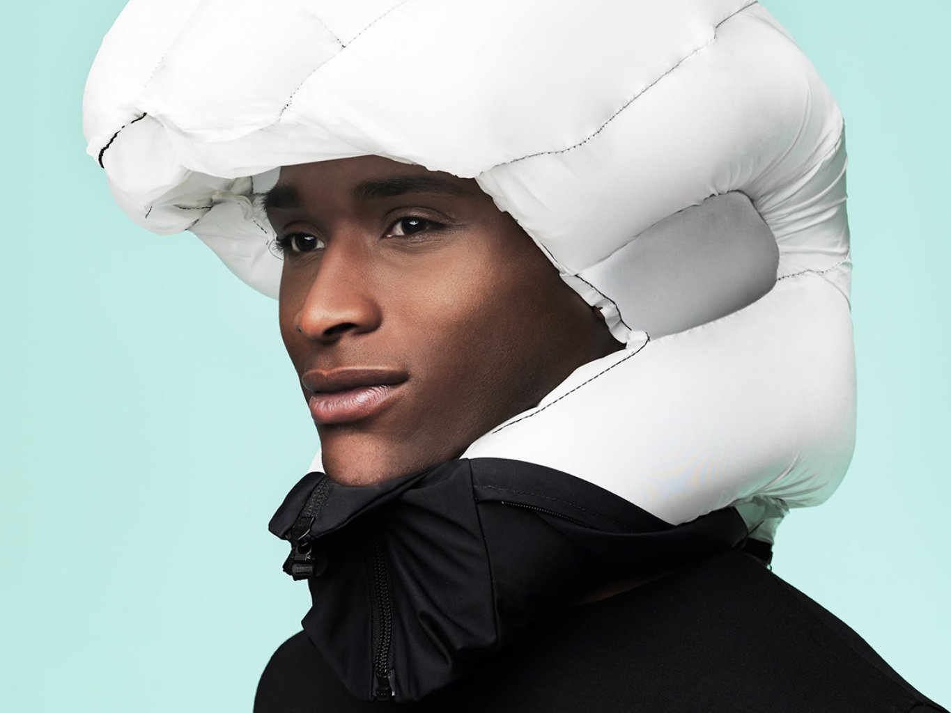 Le premier casque de vélo invisible