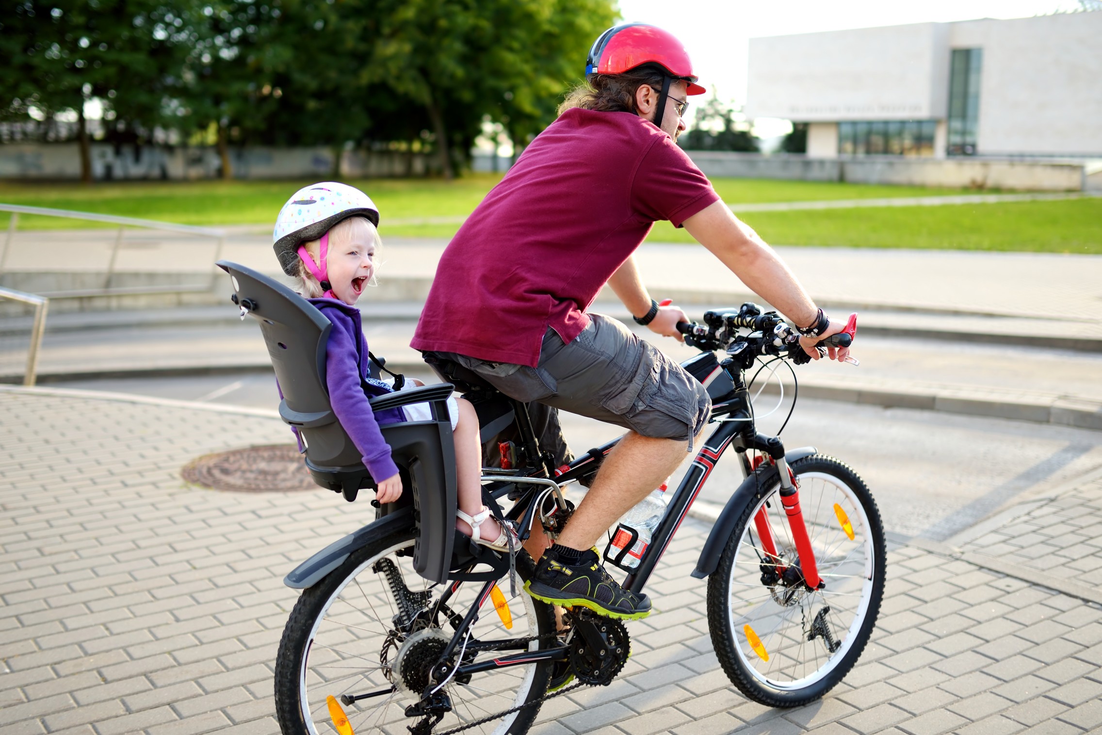 Est il obligatoire de porter un casque en velo monveloestunique.fr