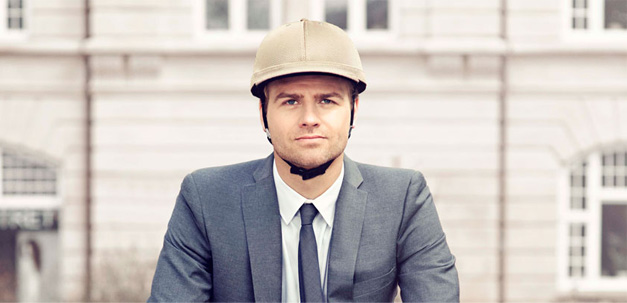 Casque vélo avec casquette
