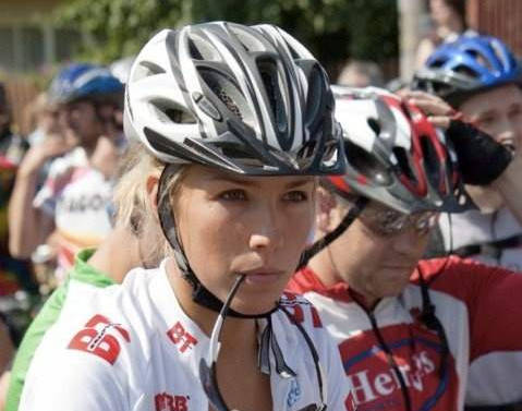 Mettre casque velo enfant