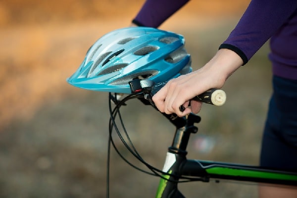 Vélo port casque est il obligatoire