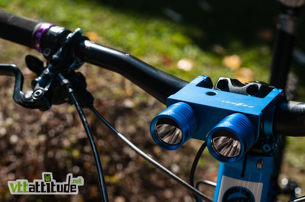 Fixation lumiere casque velo