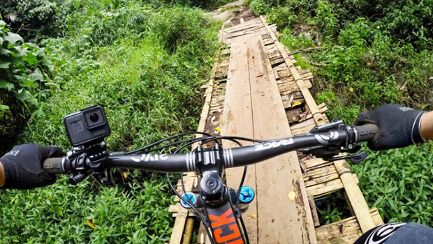 Gopro sur casque velo