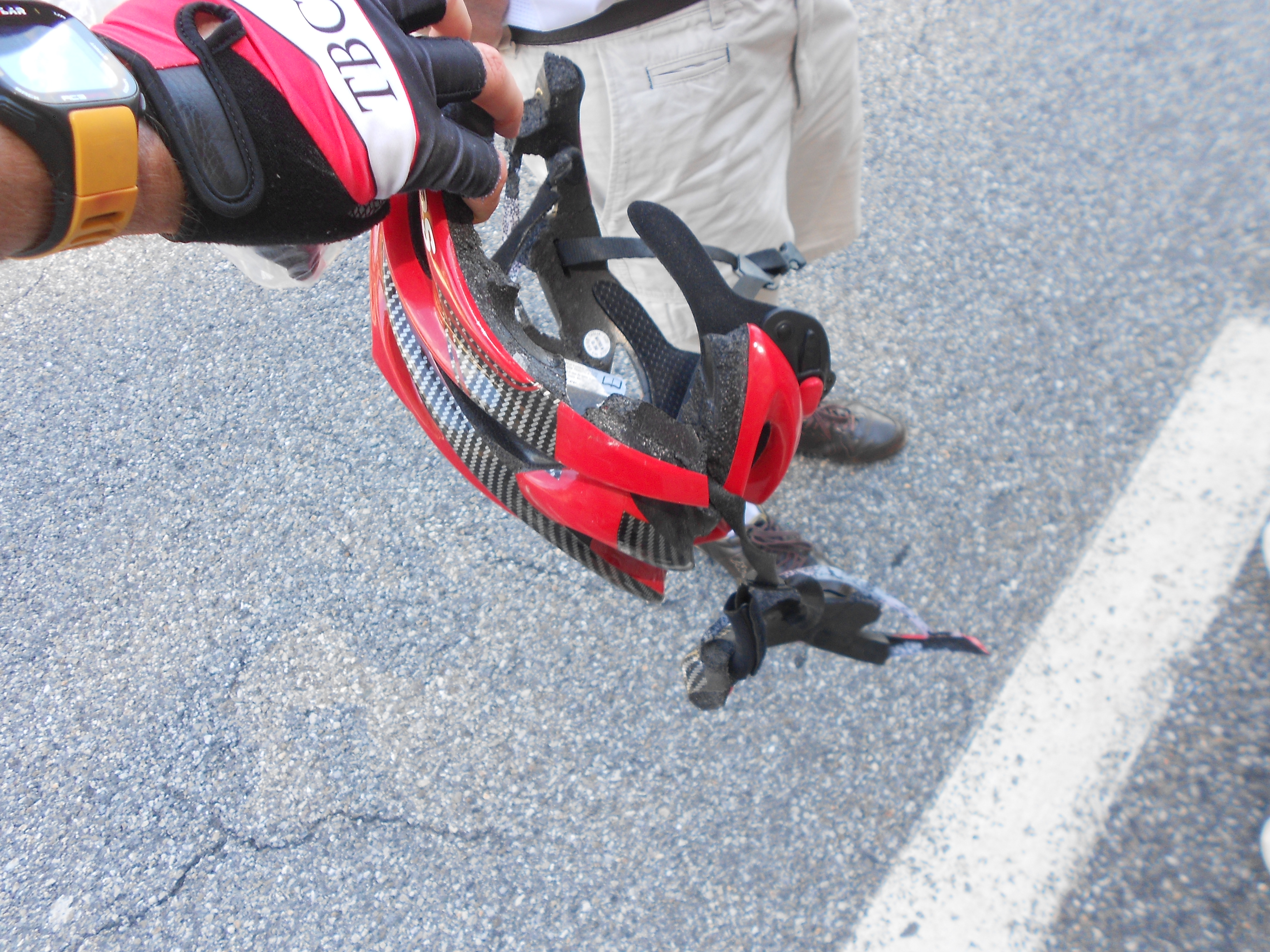 Casque velo cassé