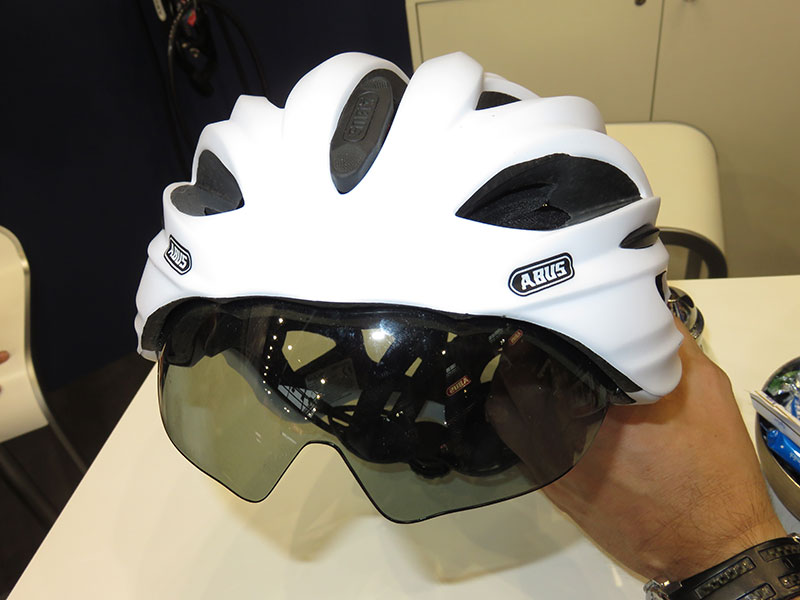 Casque velo route avec lunette intégrée