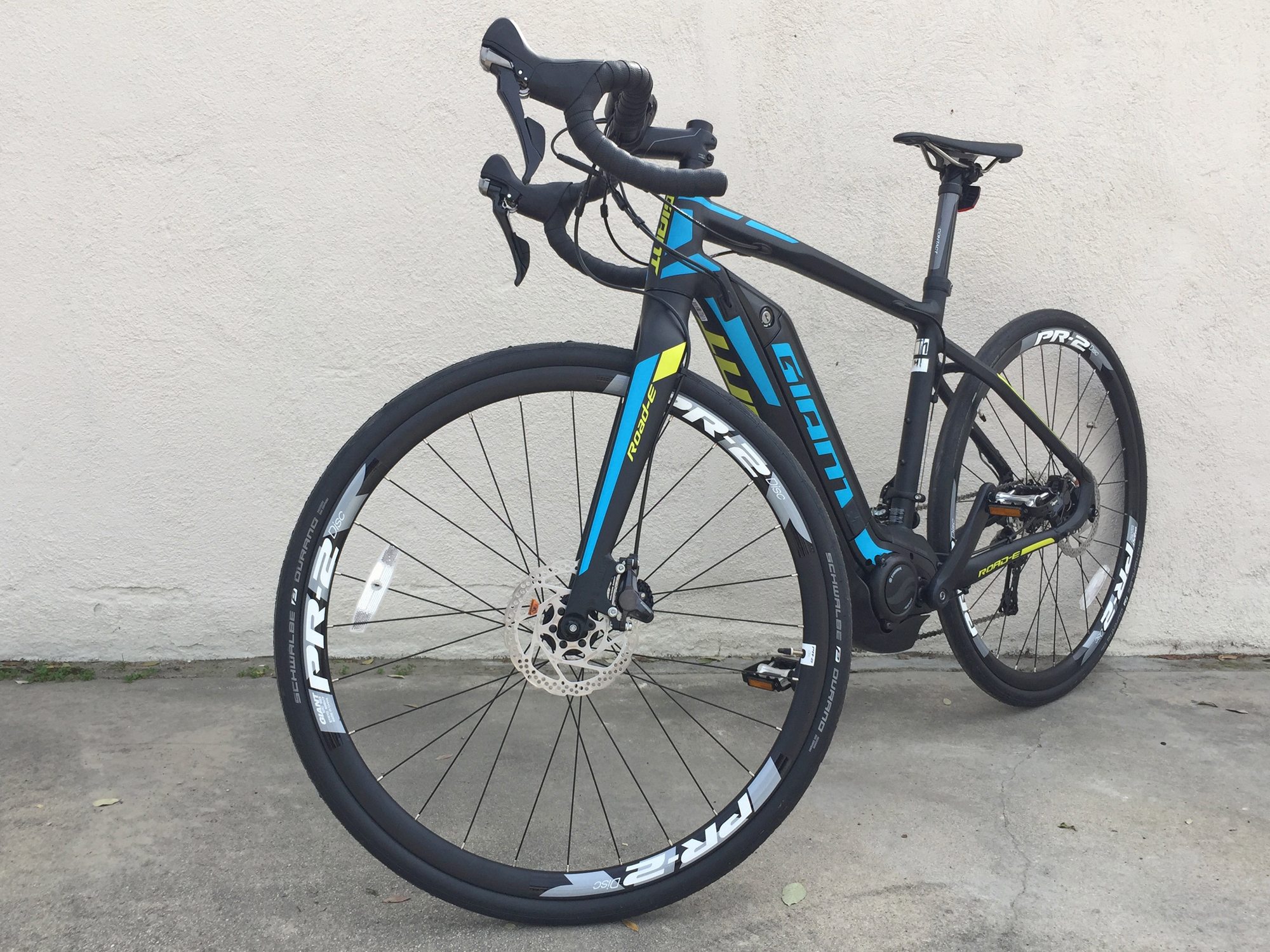 Velo electrique giant road e+2