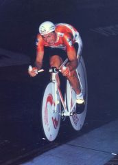 Casque velo femme fluo