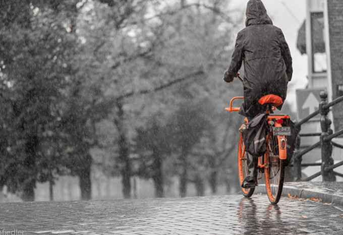Casque anti pluie vélo