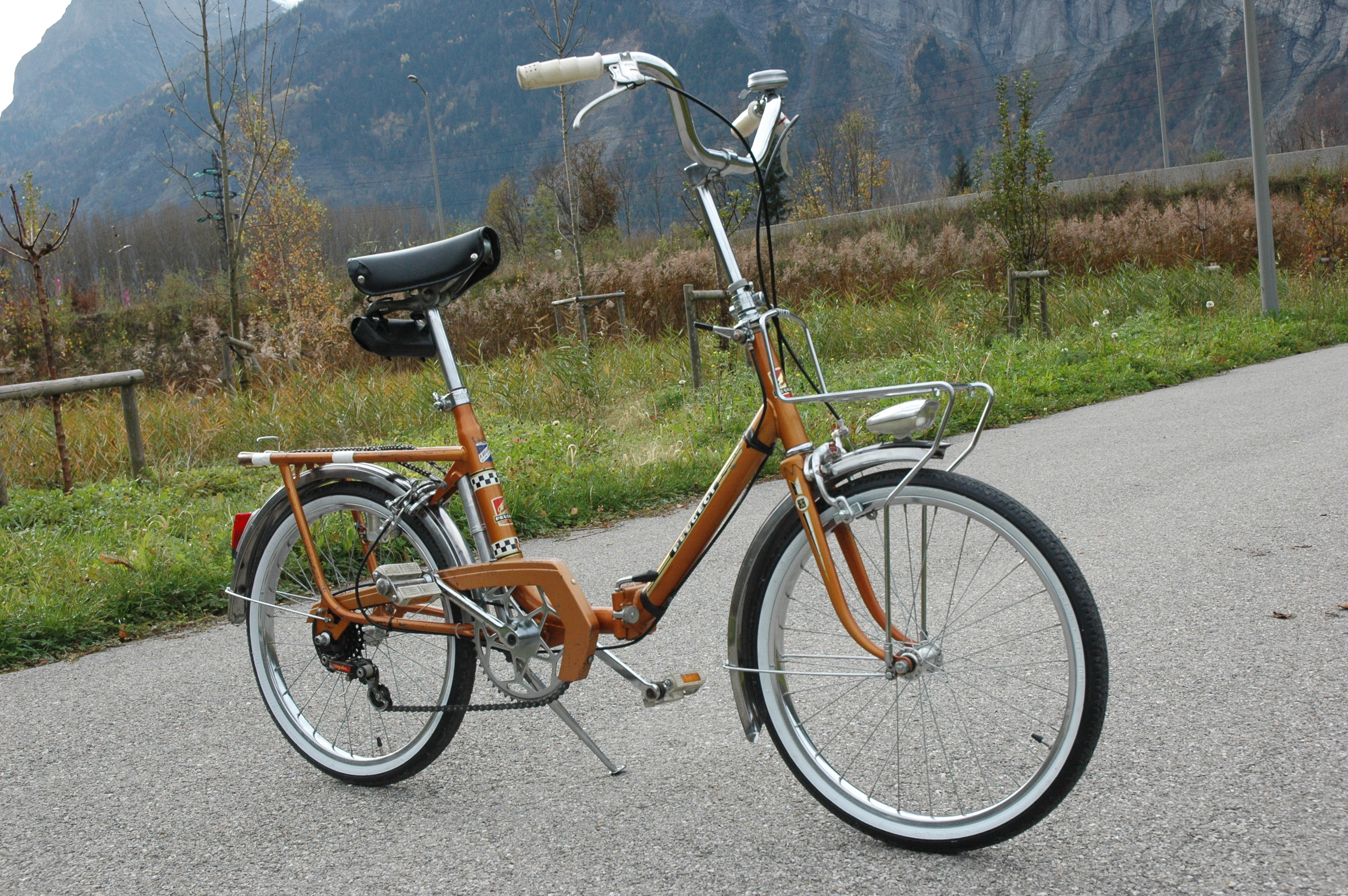 Ancien velo pliant peugeot